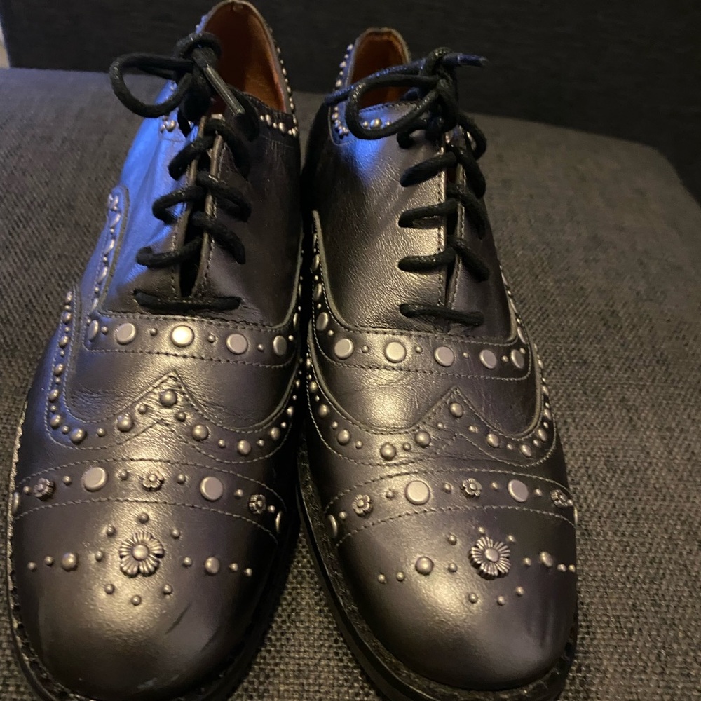 Women’s Coach Silver Lace Up Oxford Shoes Size 5B